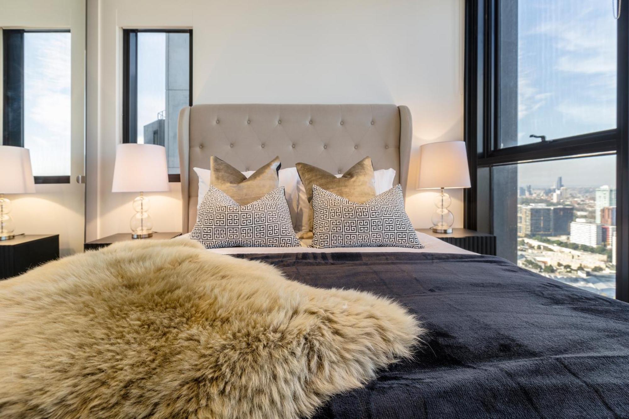Luxury Sky-high W Stunning Views & Parking Apartment *