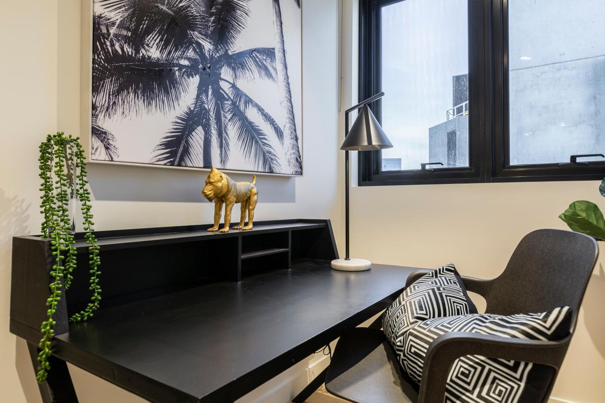 Luxury Sky-high W Stunning Views & Parking Melbourne