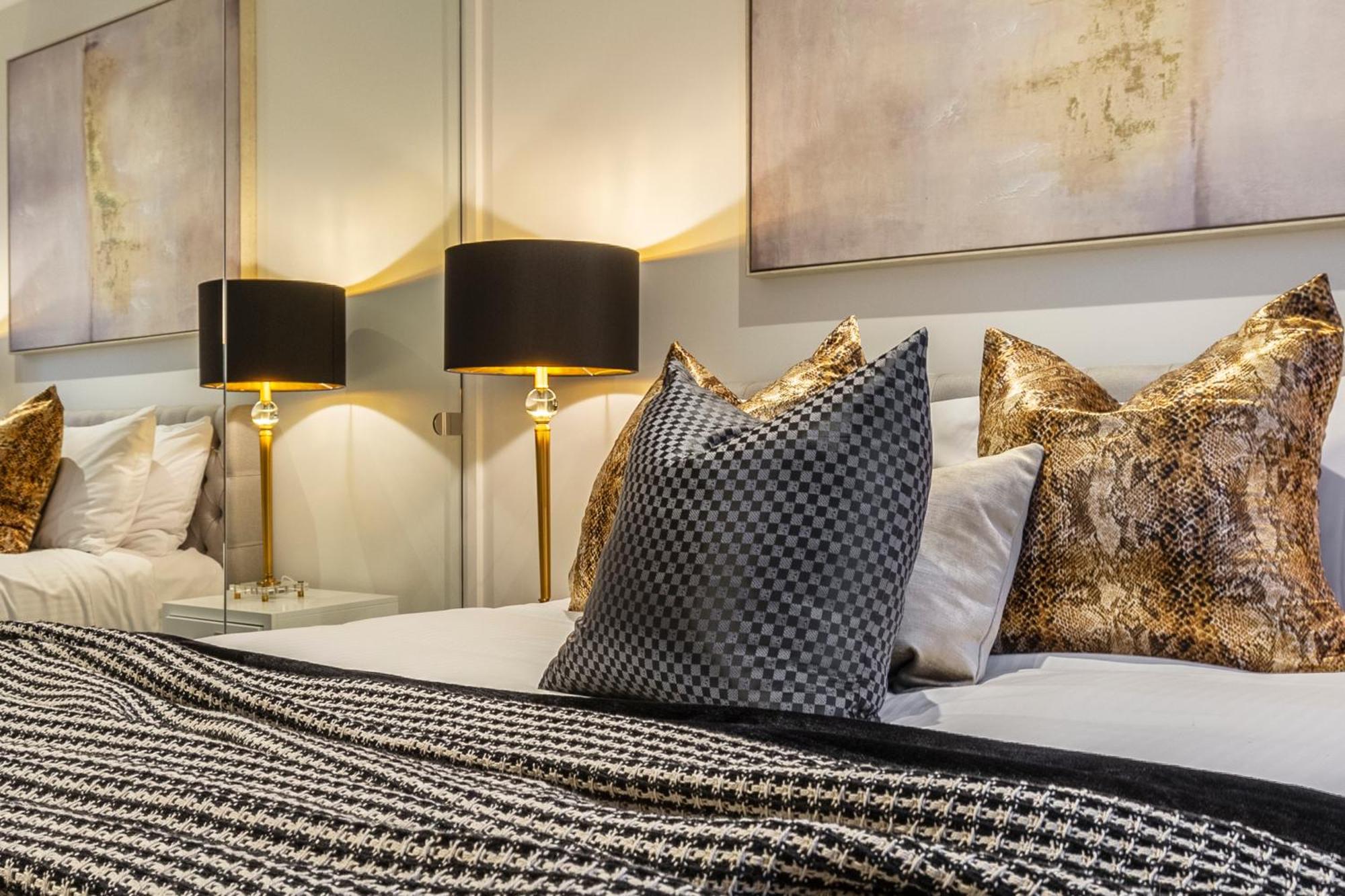 Luxury Sky-high W Stunning Views & Parking