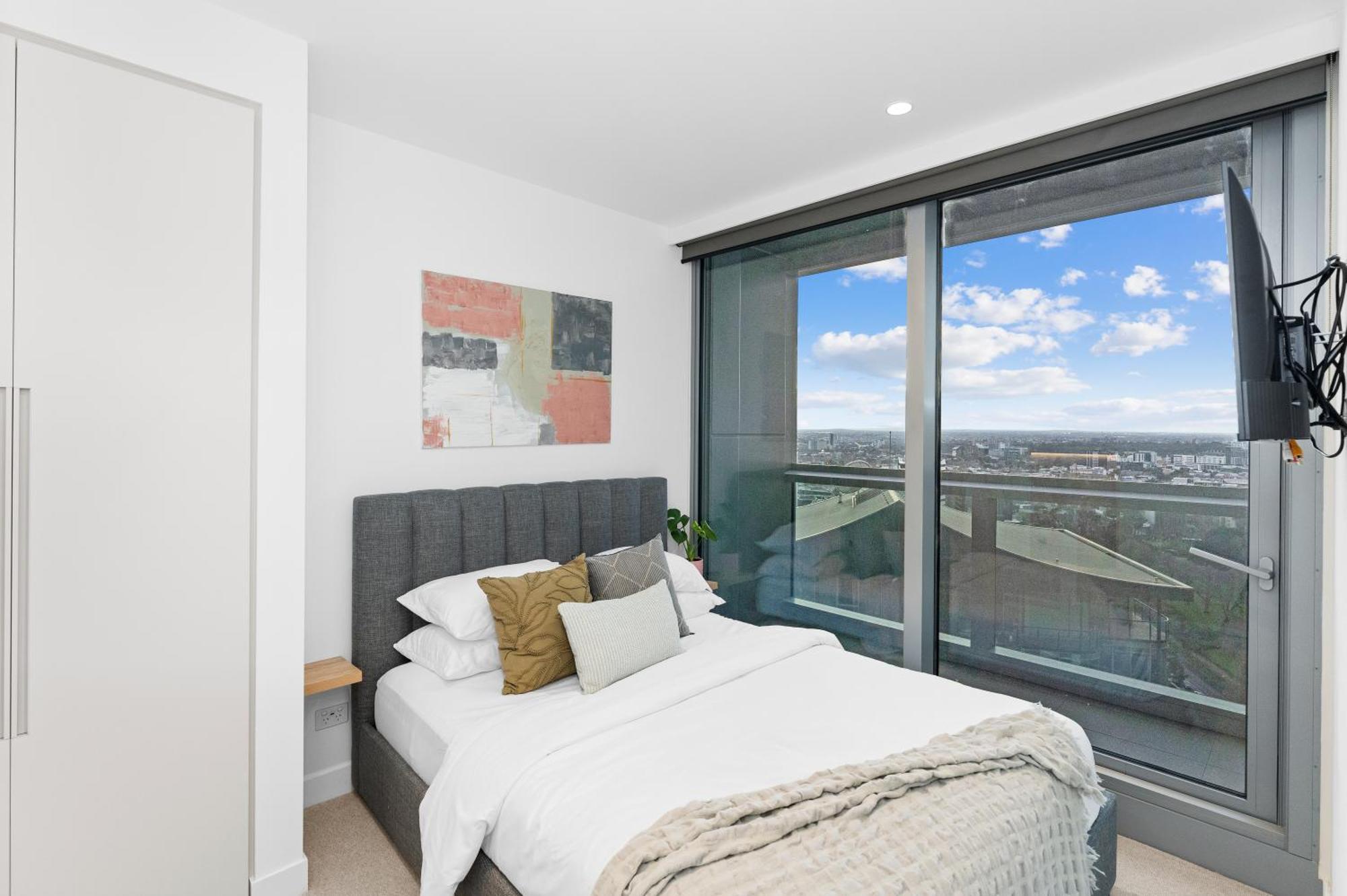 Luxury 2br 2tb *