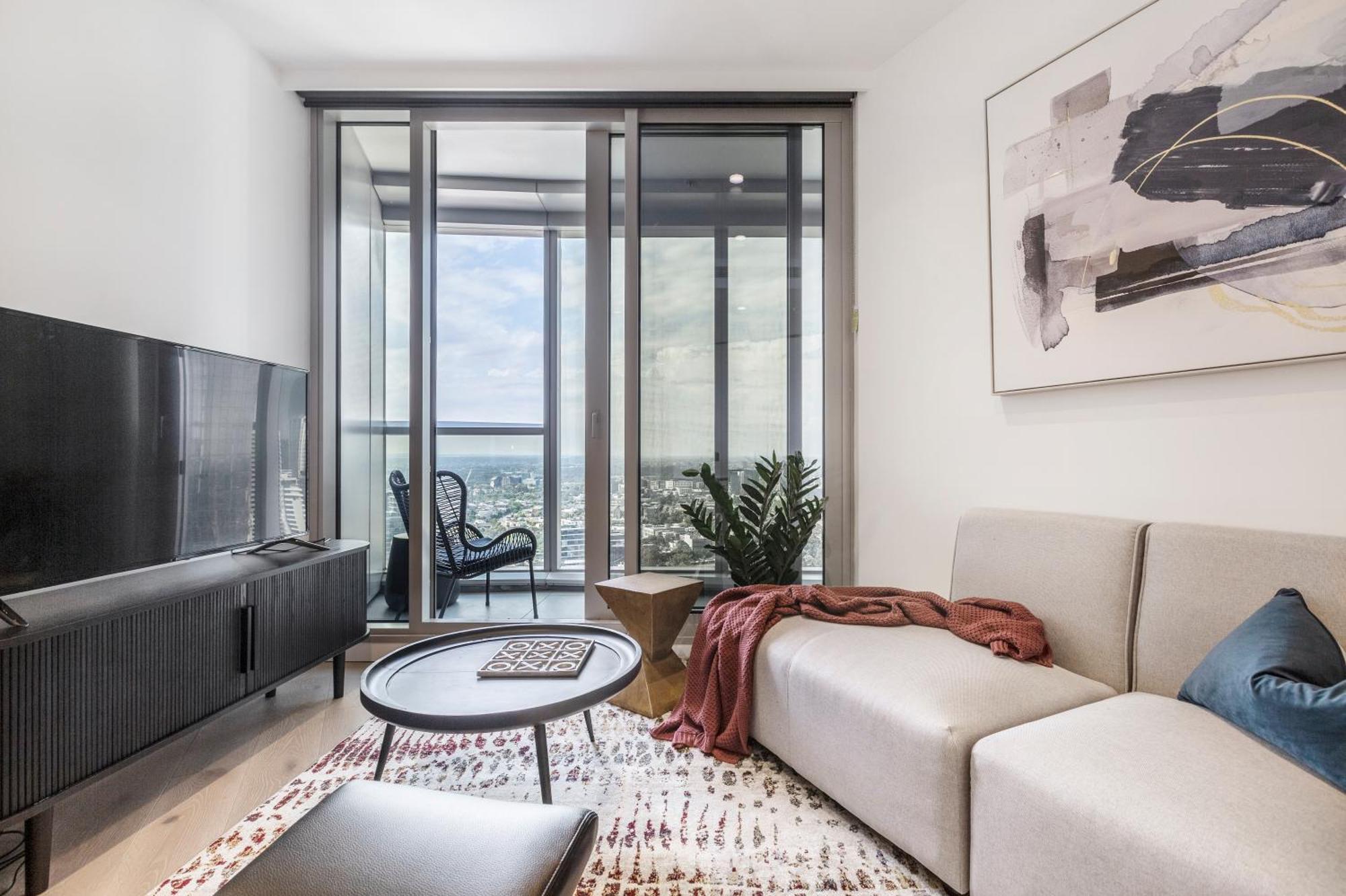 West Side Contemporary Pad In Shopping Precinct * Melbourne