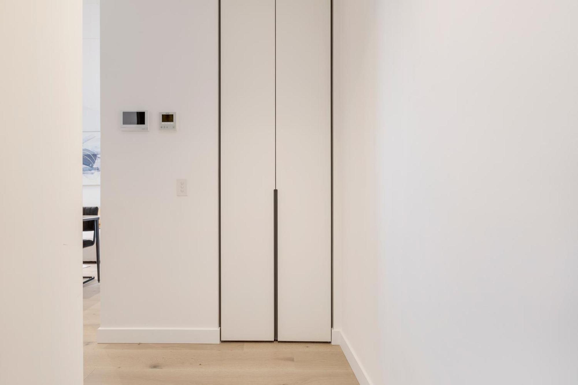 West Side Contemporary Pad In Shopping Precinct Apartment