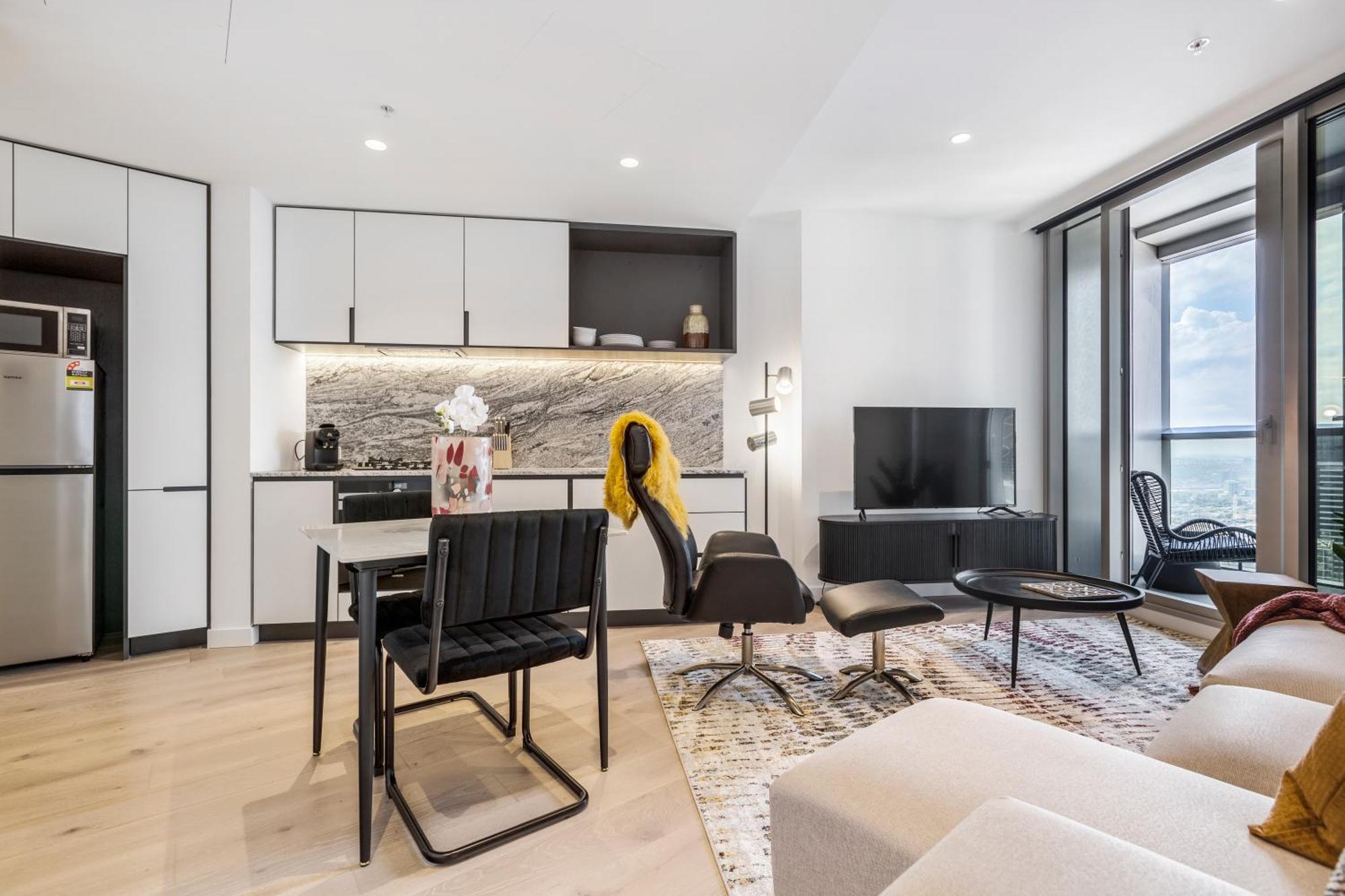 West Side Contemporary Pad In Shopping Precinct Apartment Melbourne