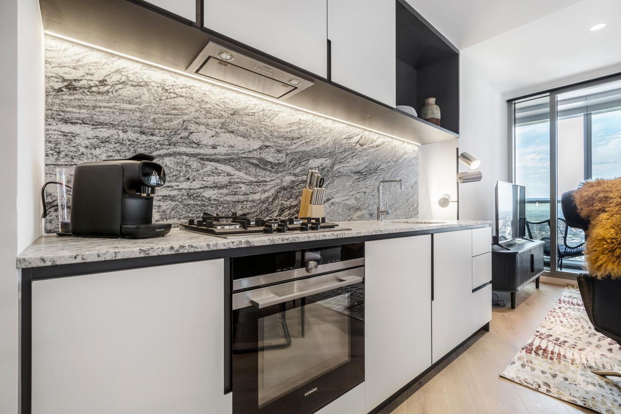 West Side Contemporary Pad In Shopping Precinct Melbourne