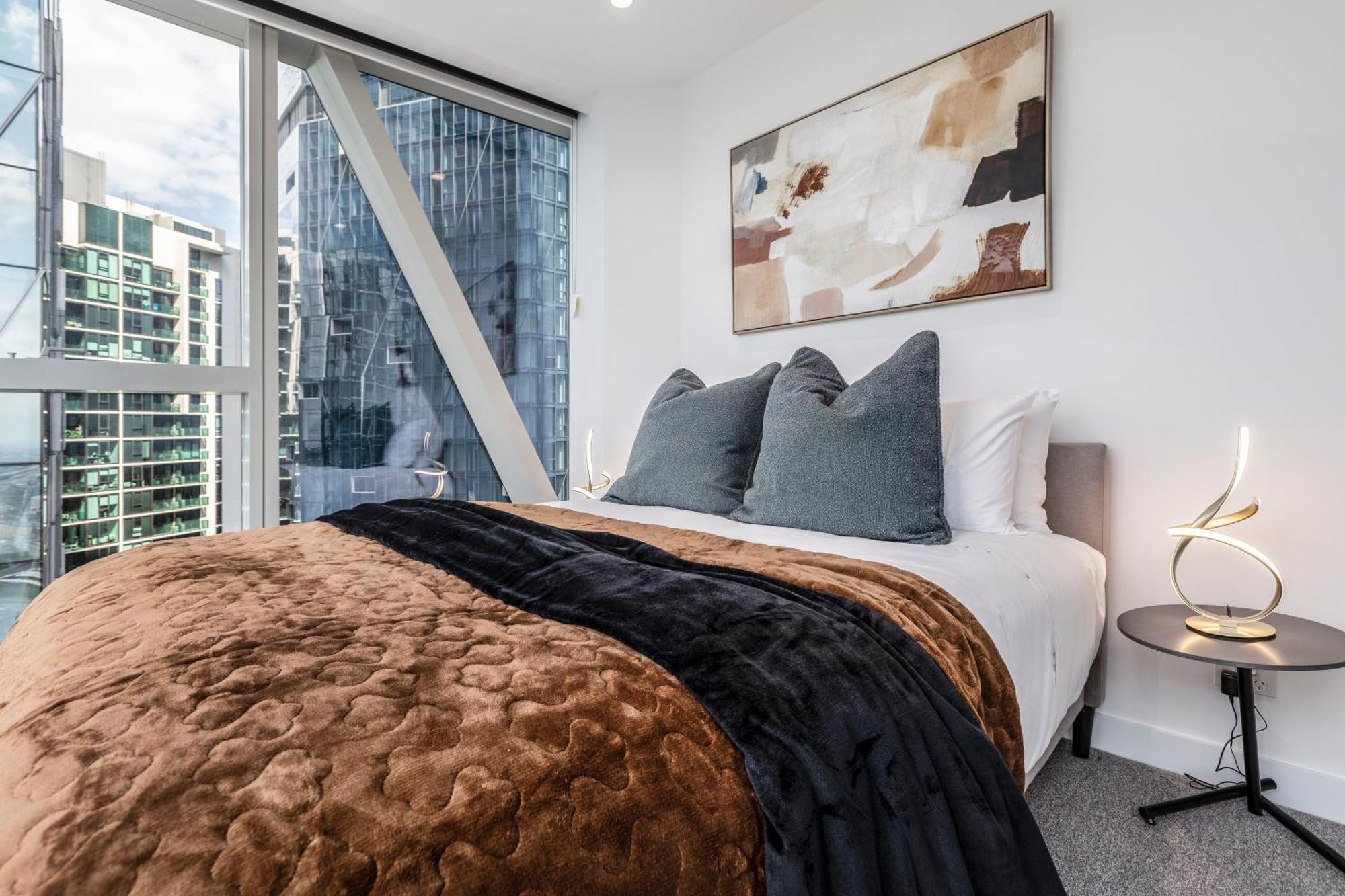 West Side Contemporary Pad In Shopping Precinct Apartment