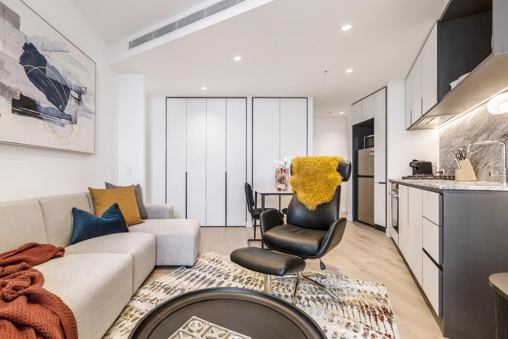 West Side Contemporary Pad In Shopping Precinct Apartment Melbourne