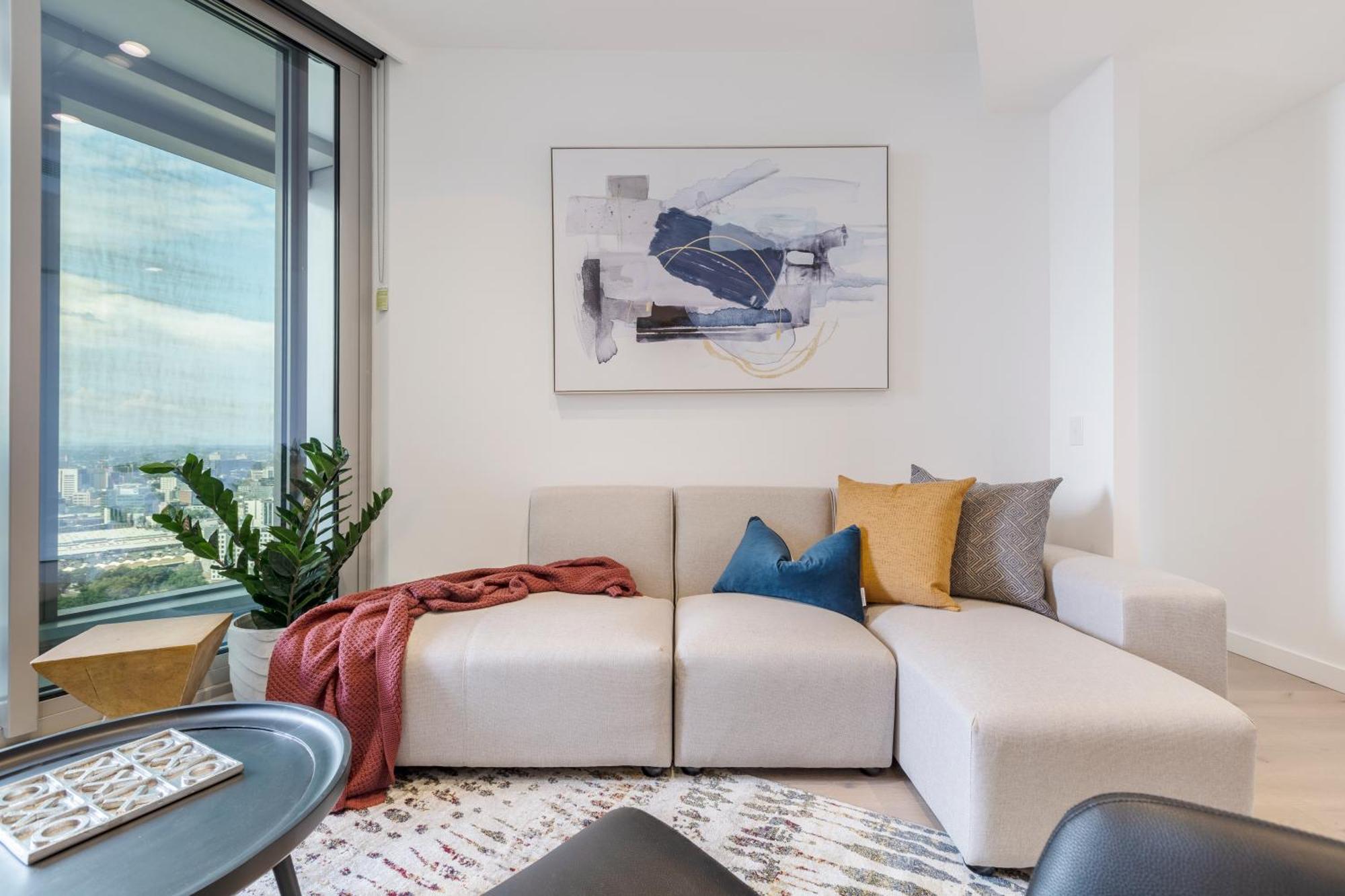 Apartment West Side Contemporary Pad In Shopping Precinct Melbourne