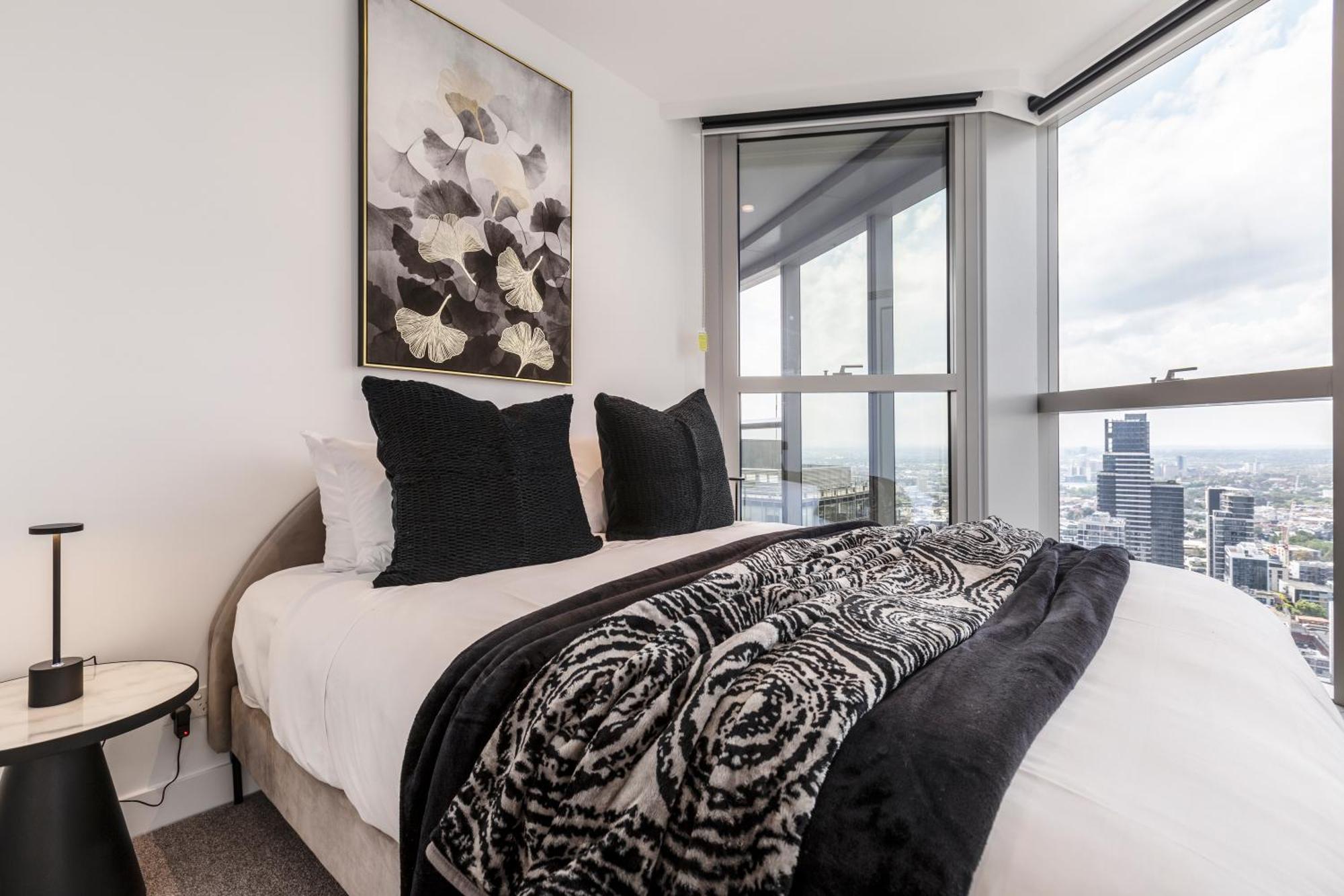 West Side Contemporary Pad In Shopping Precinct Apartment