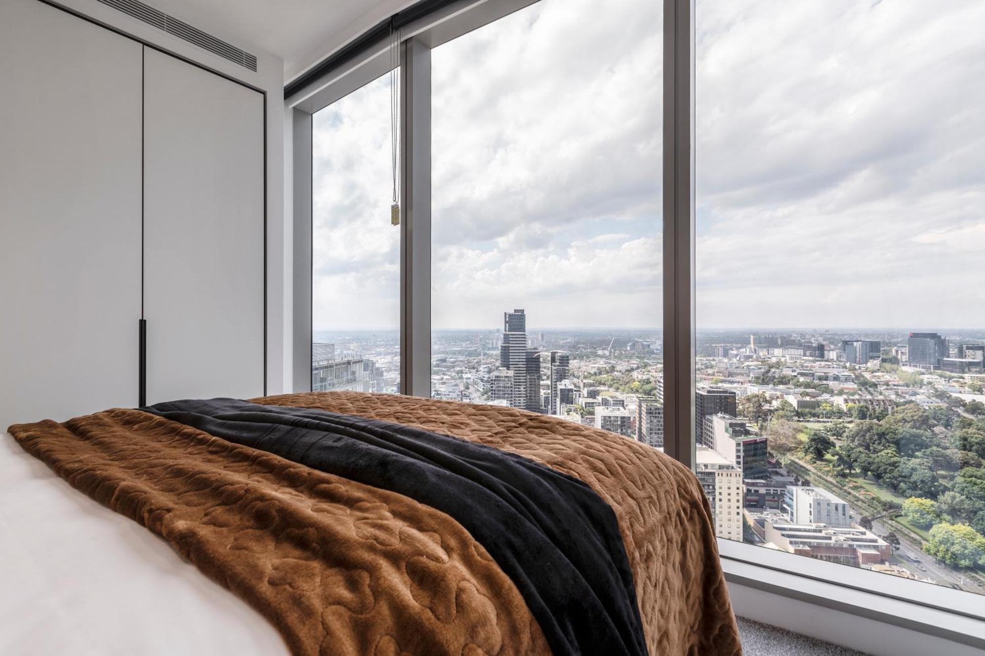 West Side Contemporary Pad In Shopping Precinct Apartment Melbourne