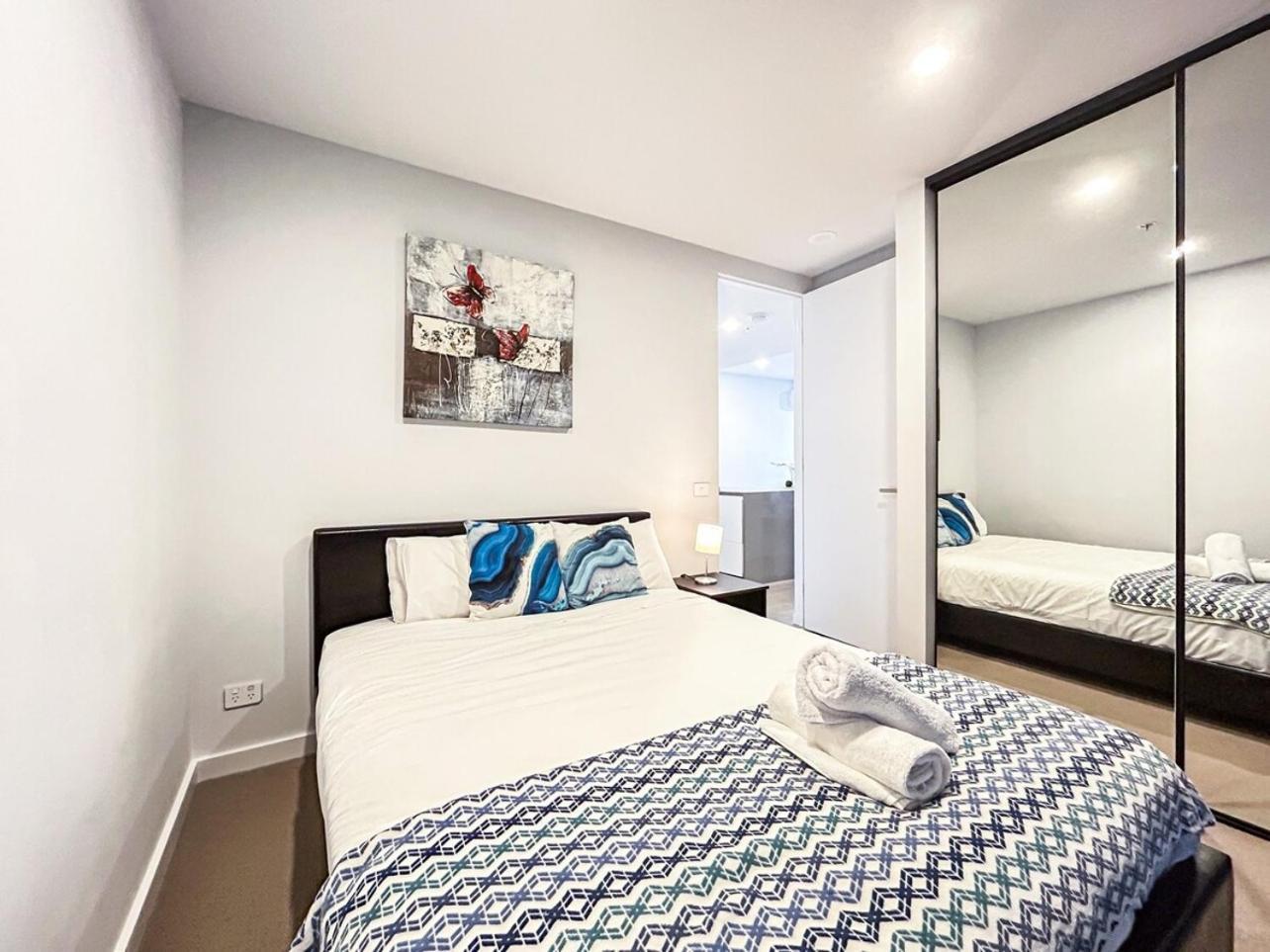 Modern Style 2br1ba In Cbdpoolgymwi-fi Melbourne