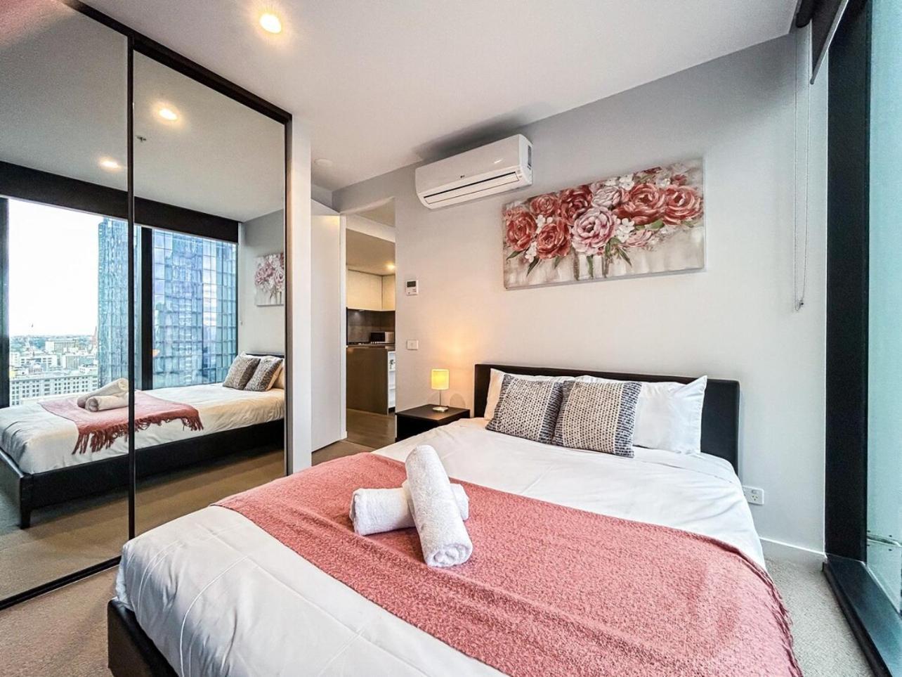 Modern Style 2br1ba In Cbdpoolgymwi-fi Melbourne