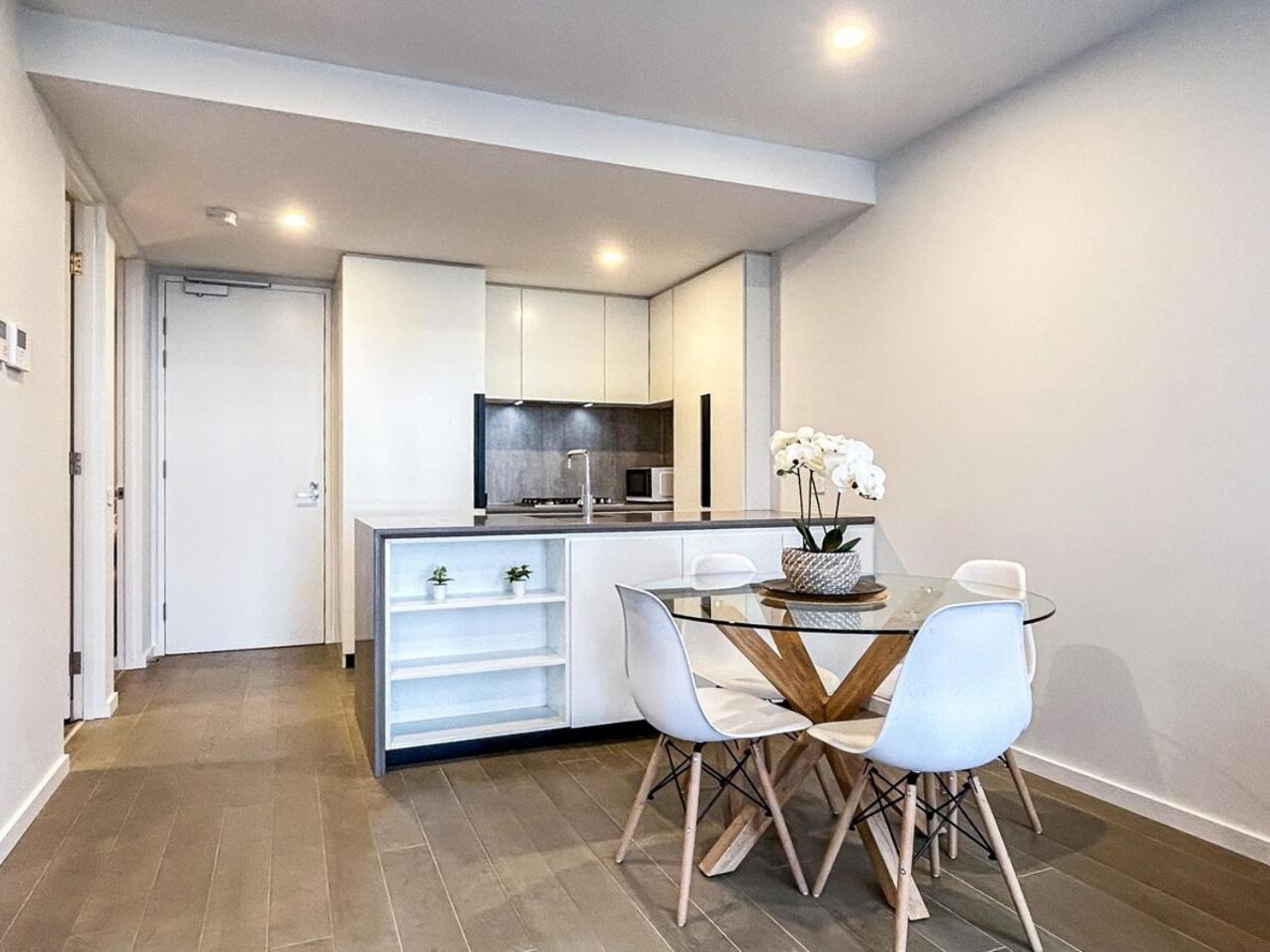 Modern Style 2br1ba In Cbdpoolgymwi-fi Apartment Melbourne