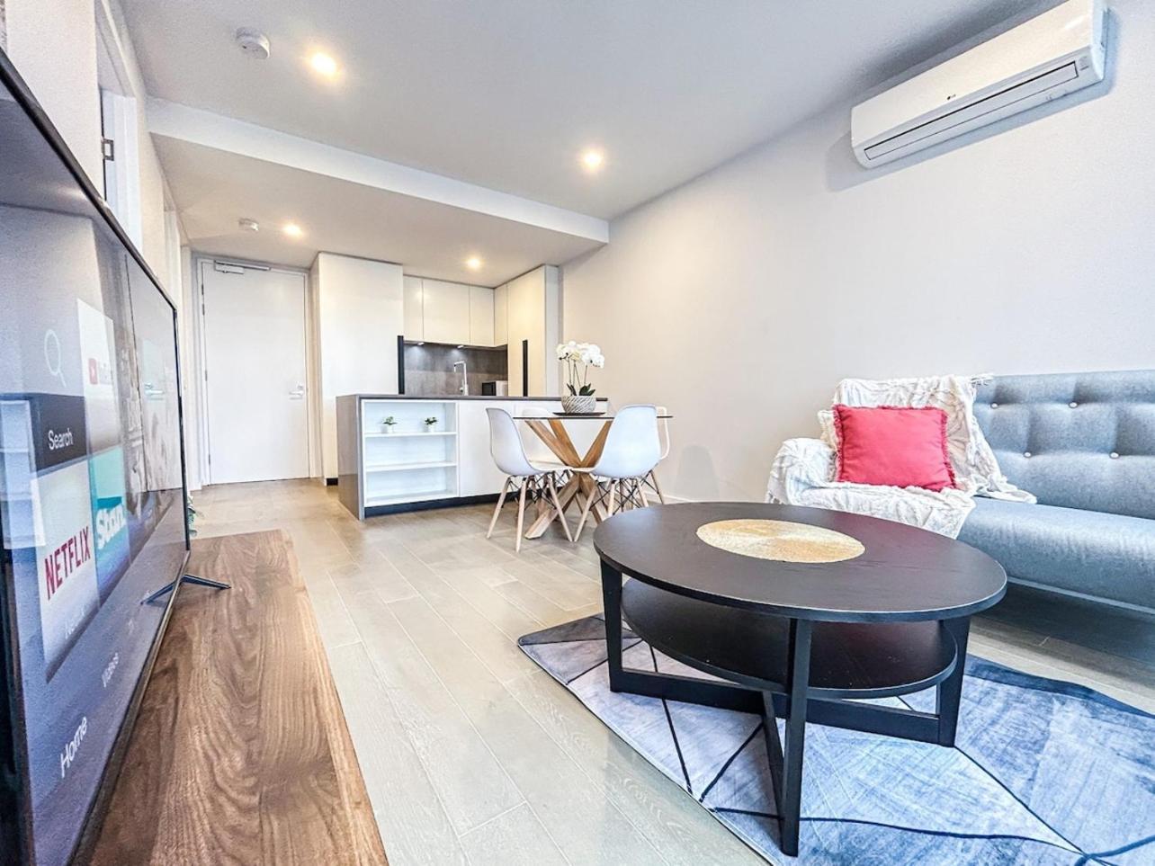 Modern Style 2br1ba In Cbdpoolgymwi-fi Apartment Melbourne