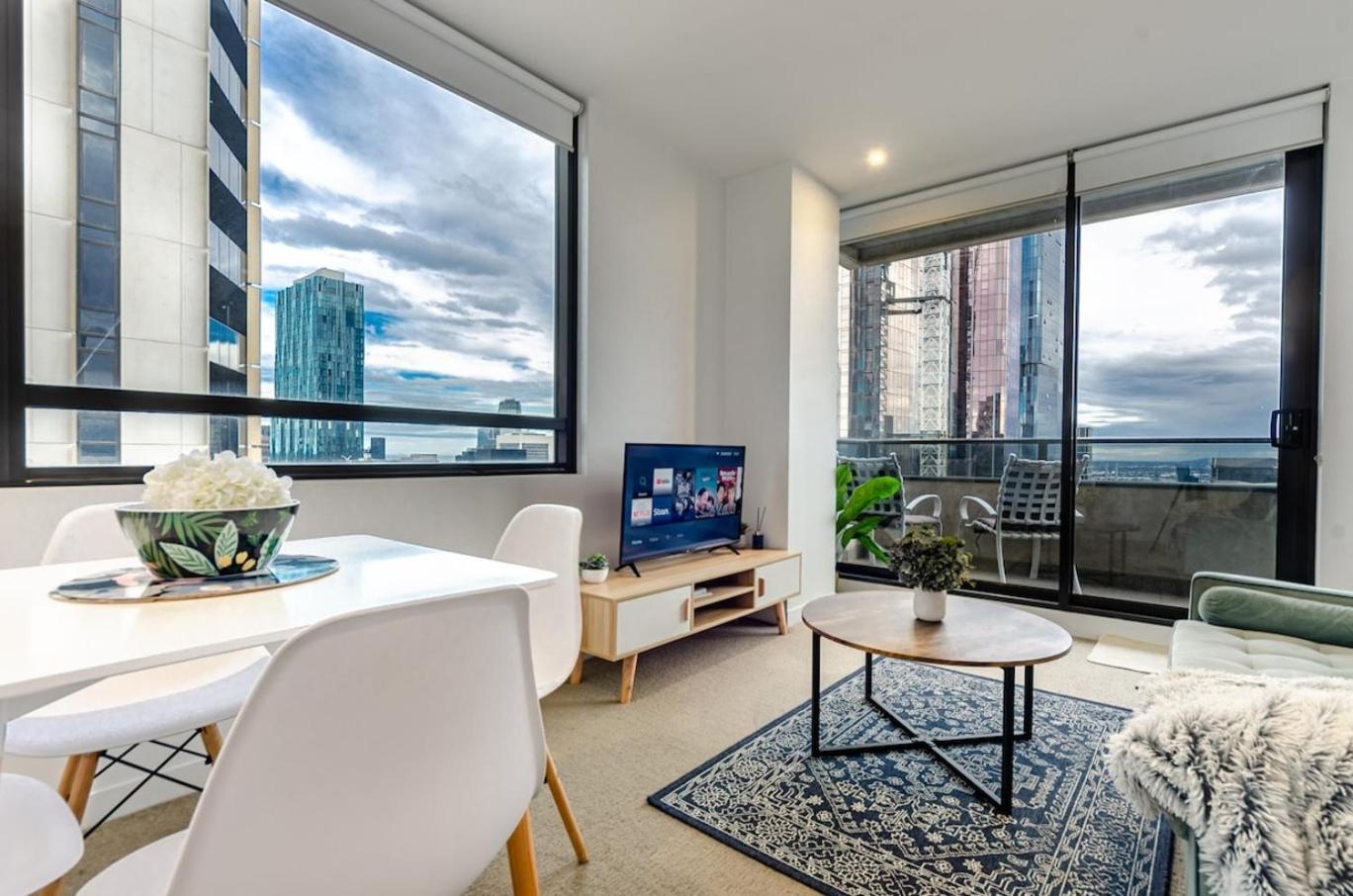 View 2br1ba 40floor In Cbd Balcony Wifi Apartment
