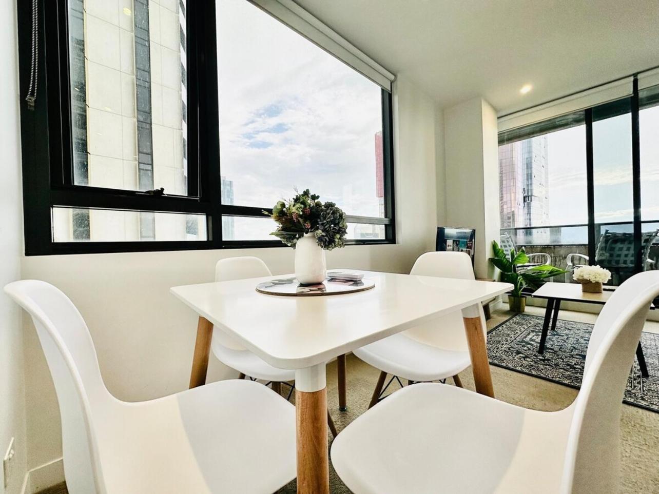 View 2br1ba 40floor In Cbd Balcony Wifi Melbourne