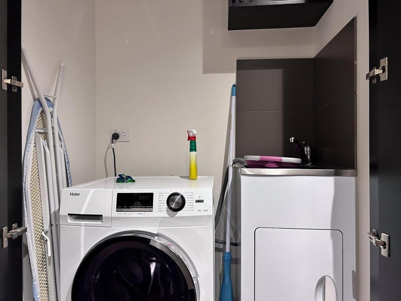 Relaxed 1br1ba View Wifi In Cbd Apartment Melbourne