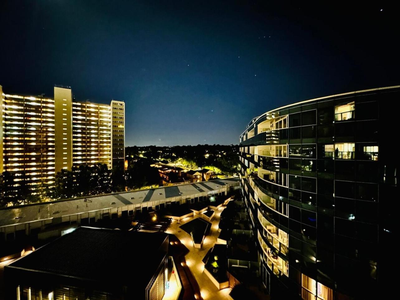 Close To Mel Uni 2br2ba Parking Balconywifigym *