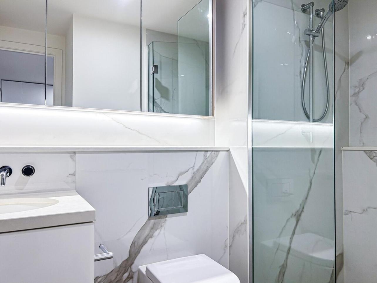 Close To Mel Uni 2br2ba Parking Balconywifigym *
