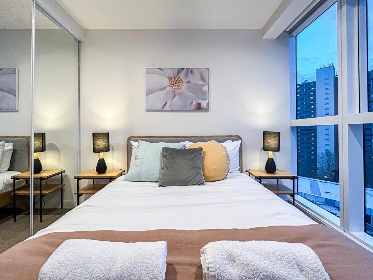 Close To Mel Uni 2br2ba Parking Balconywifigym Apartment