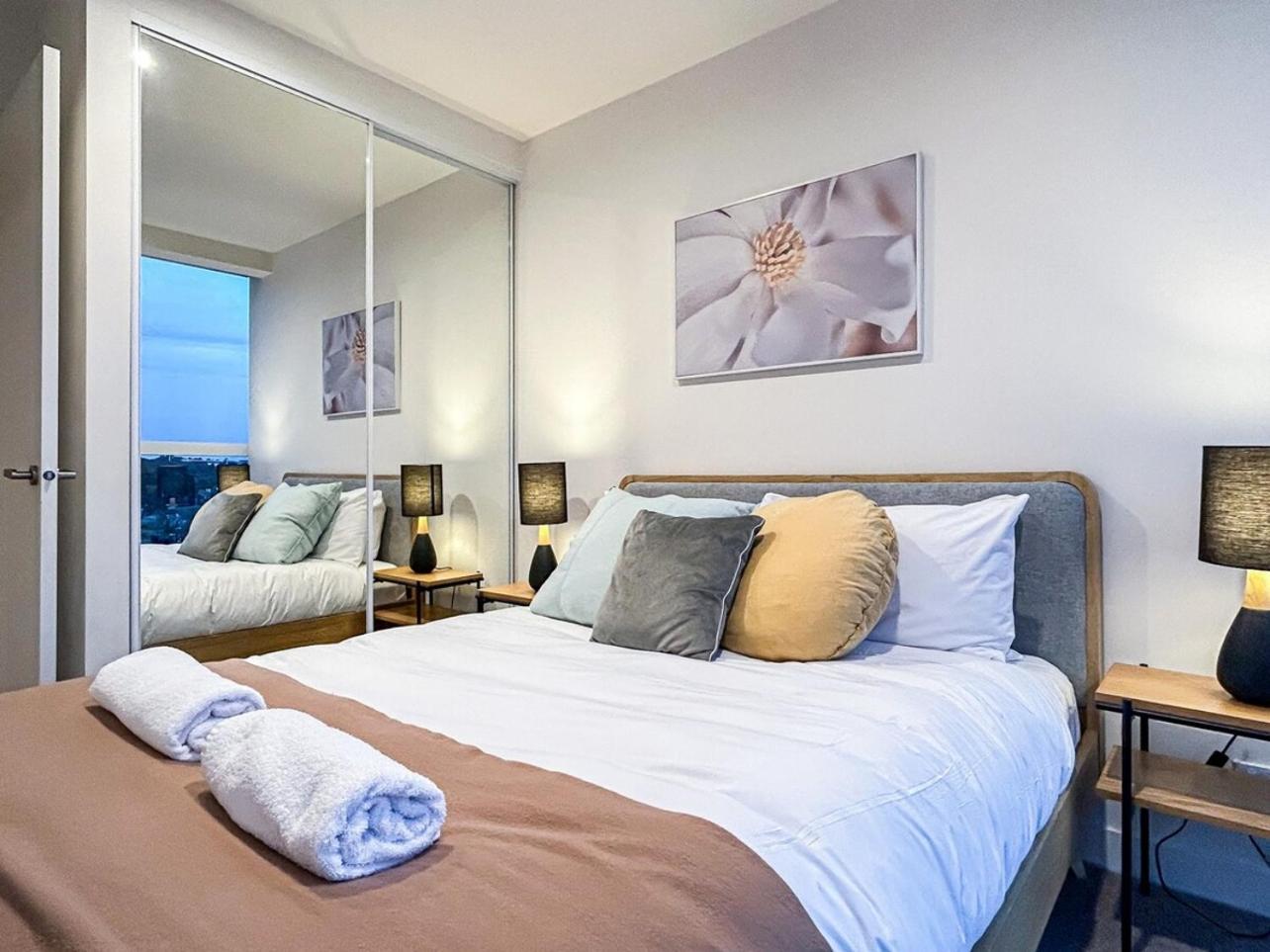 Apartment Close To Mel Uni 2br2ba Parking Balconywifigym