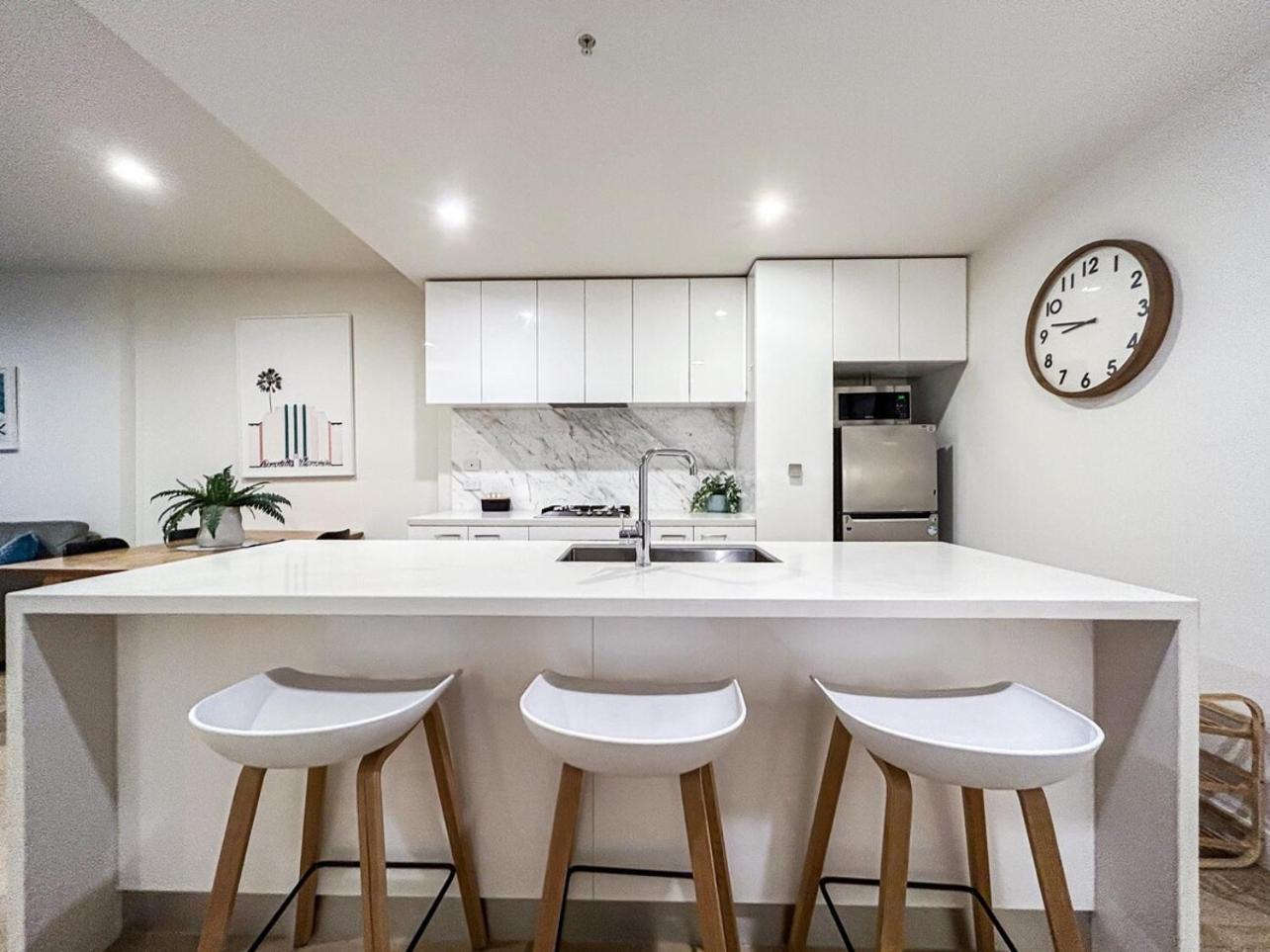 Apartment Close To Mel Uni 2br2ba Parking Balconywifigym Melbourne