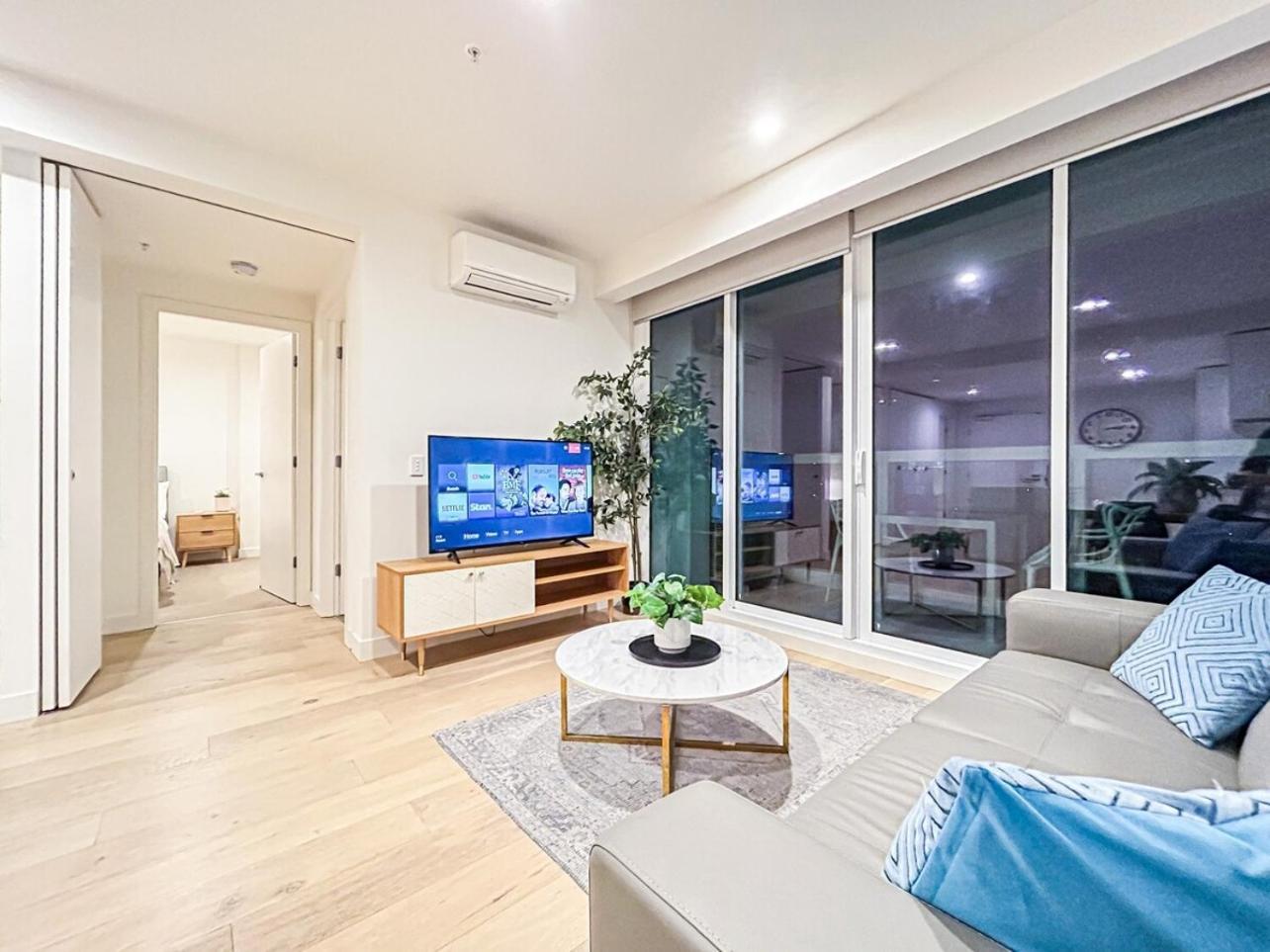 Close To Mel Uni 2br2ba Parking Balconywifigym *