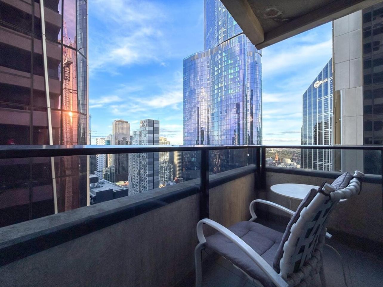 High Level On 42th Floor 2br 1ba Balcony * Melbourne