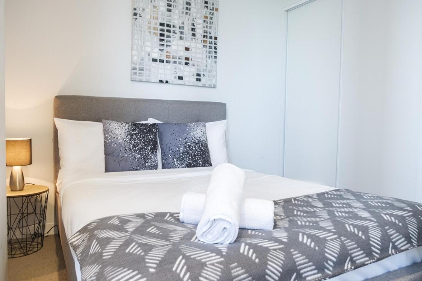 High Level On 42th Floor 2br 1ba Balcony Apartment