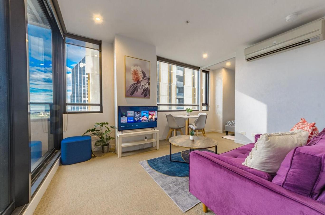 High Level On 42th Floor 2br 1ba Balcony Apartment *