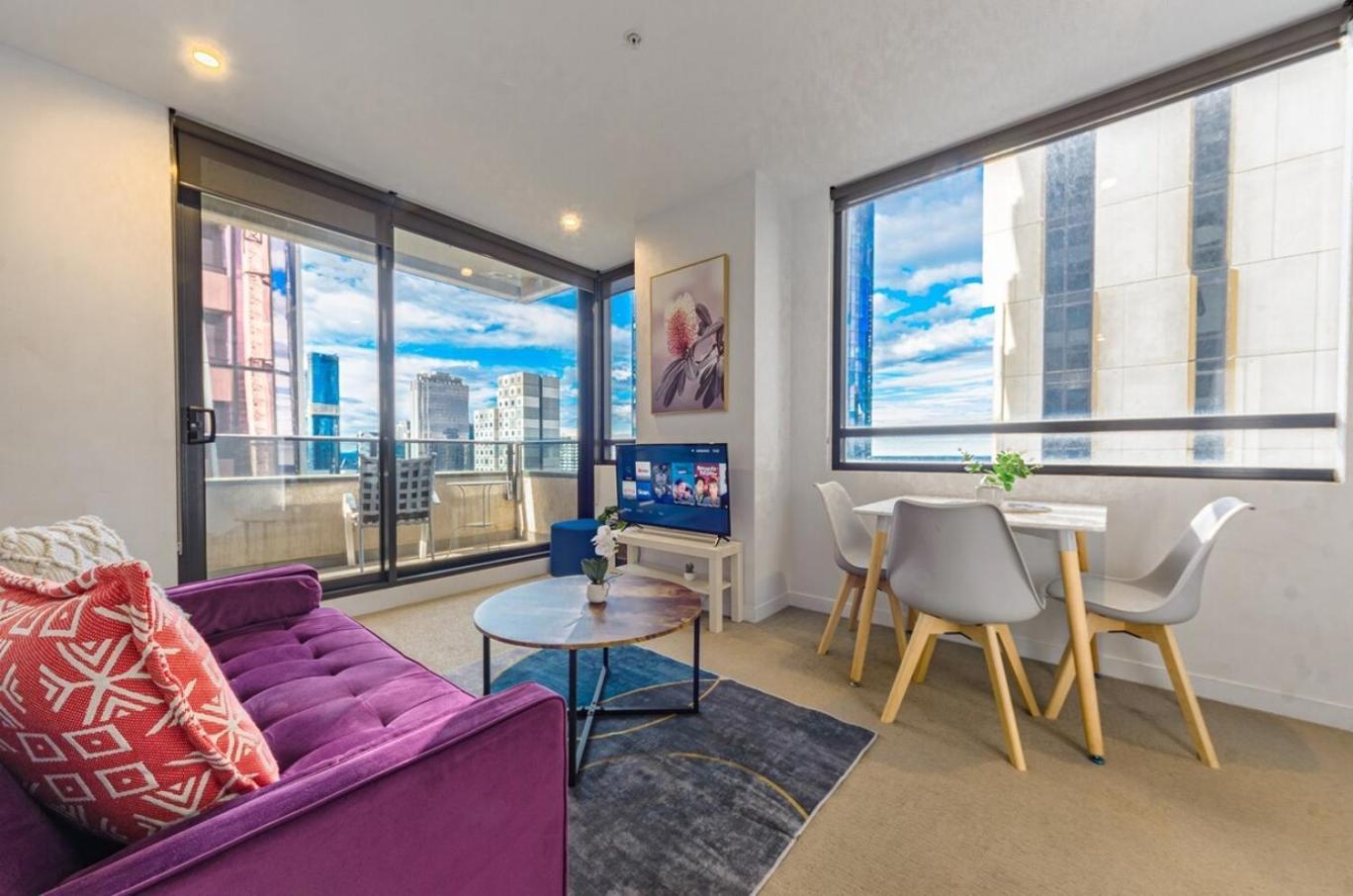 High Level On 42th Floor 2br 1ba Balcony Melbourne