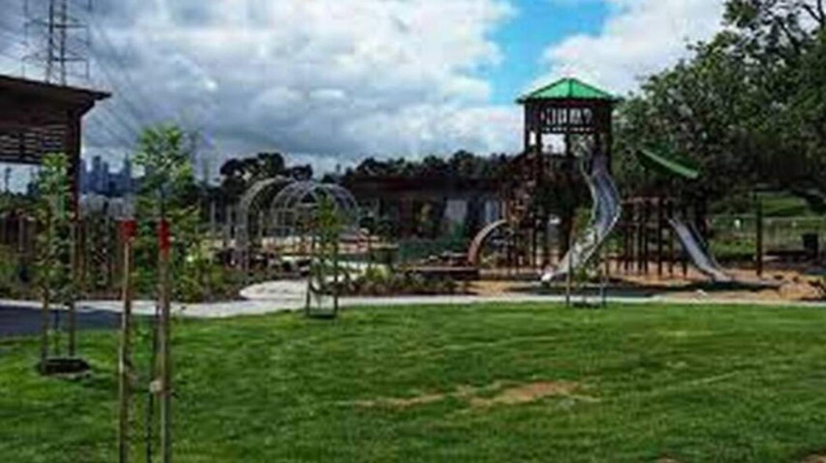 Apartment Pleasant &bright 2br2ba Footscray Pool *