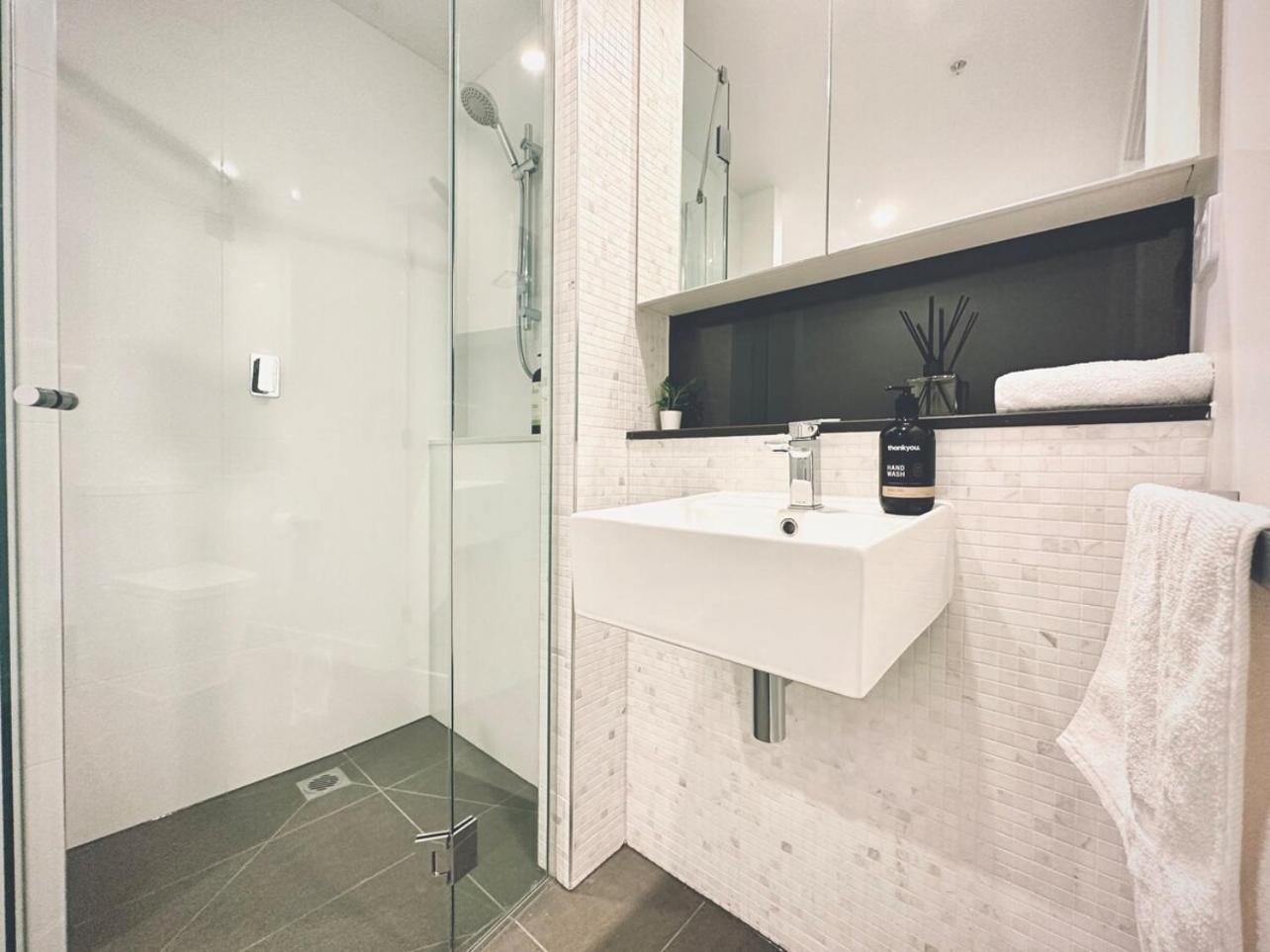 Apartment Pleasant &bright 2br2ba Footscray Pool