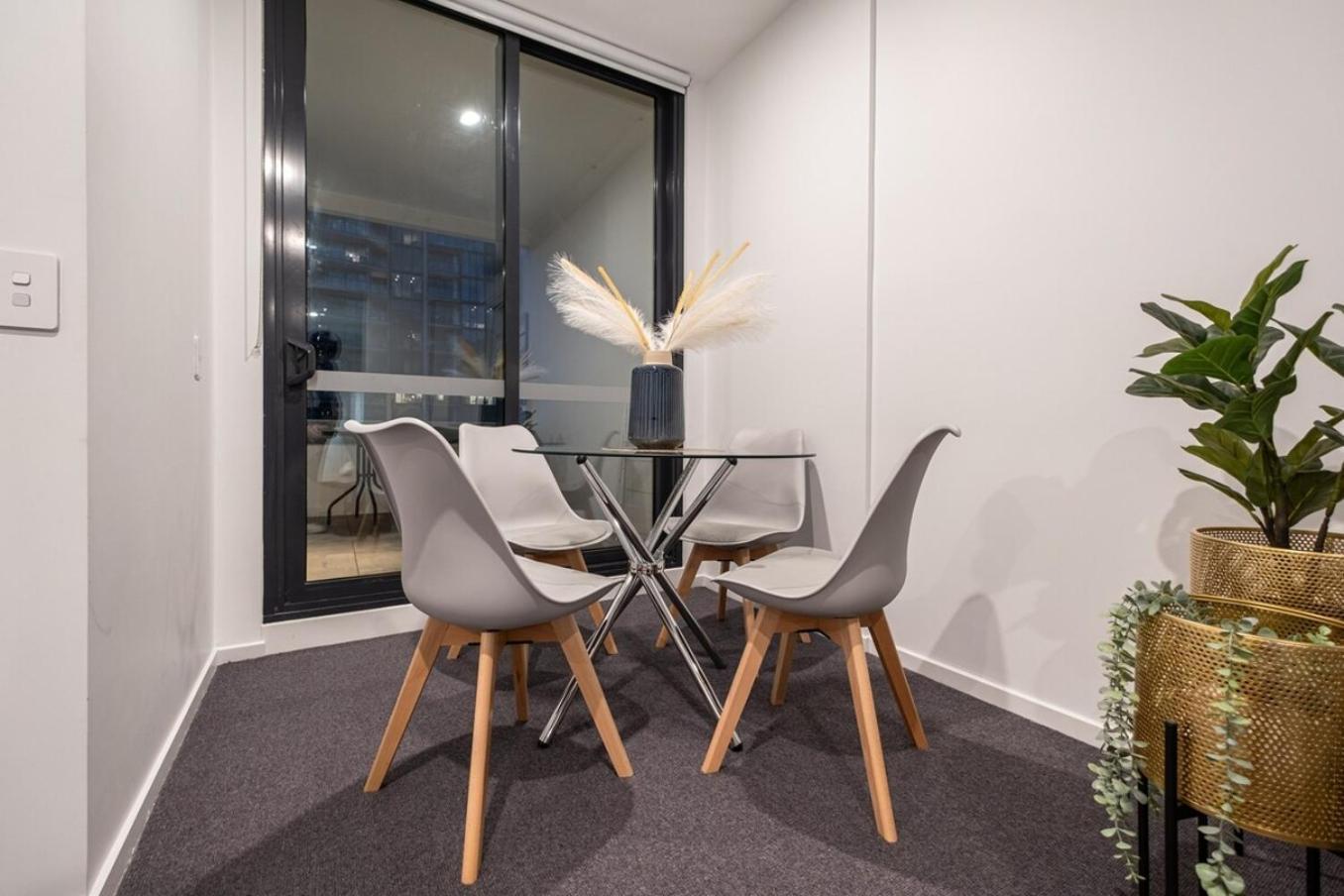 Pleasant &bright 2br2ba Footscray Pool Melbourne