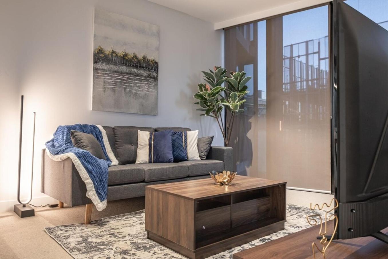 Apartment Next To Marvel Stadium 2br Free Parking *