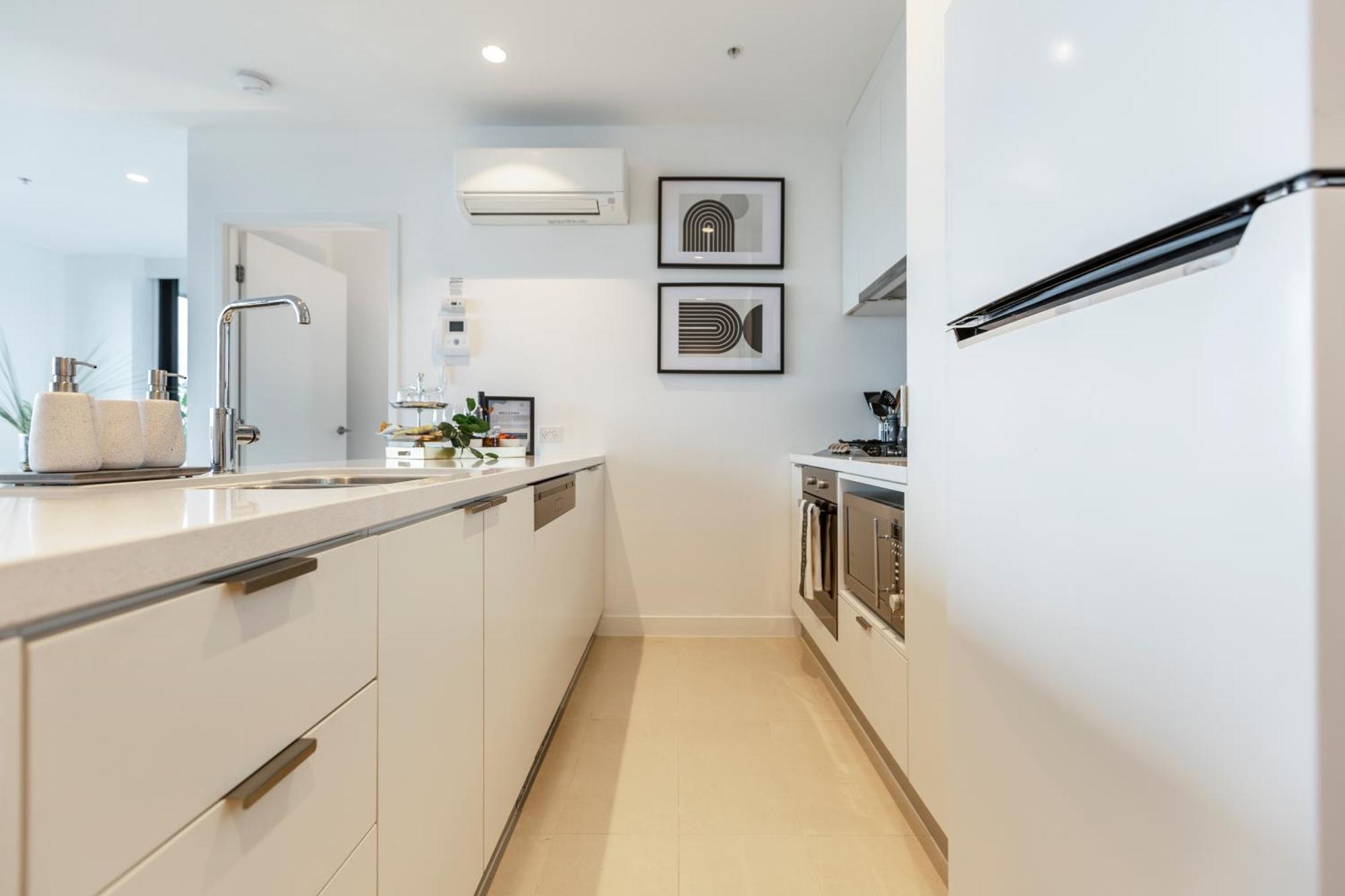 Sensational 270 Manhattan Views Opposite Crown Apartment