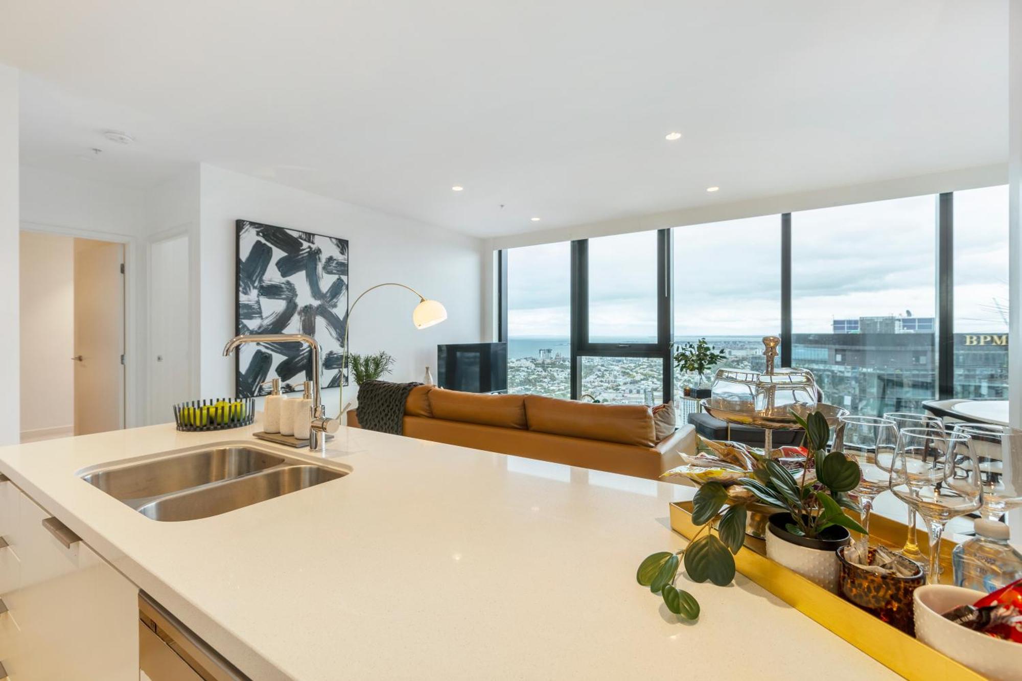 Sensational 270 Manhattan Views Opposite Crown Apartment