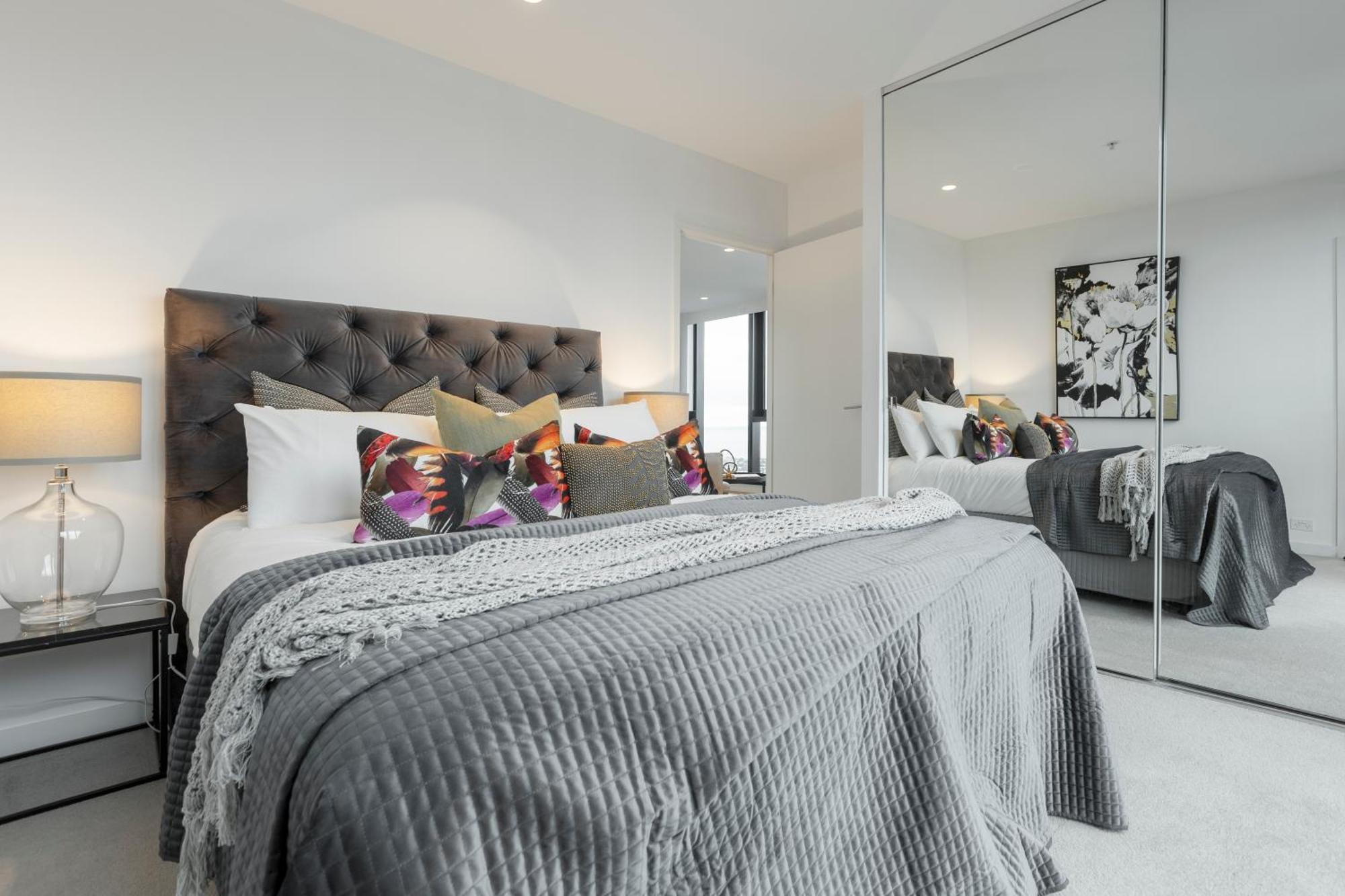 Sensational 270 Manhattan Views Opposite Crown Apartment
