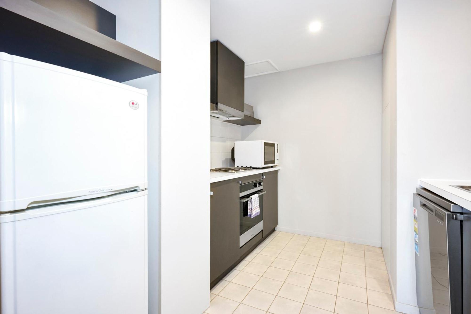 Southbank Retreat With Car Park Gym Pool & Hot Tub Apartment Melbourne
