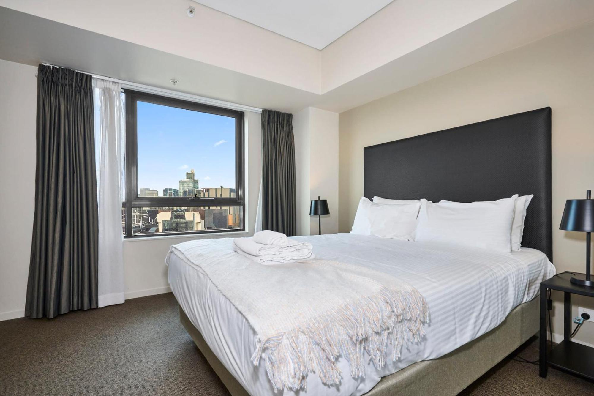 Southbank Retreat With Car Park Gym Pool & Hot Tub Apartment *