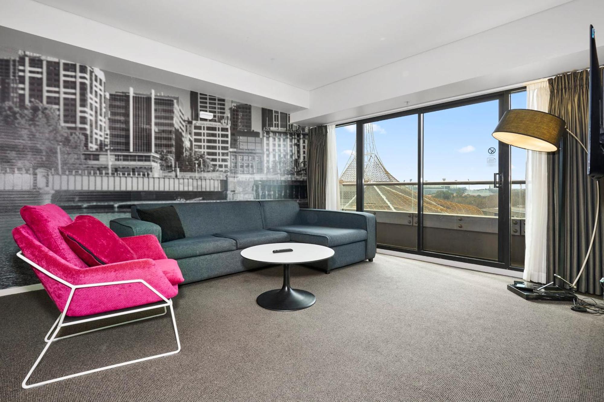 Southbank Retreat With Car Park Gym Pool & Hot Tub *
