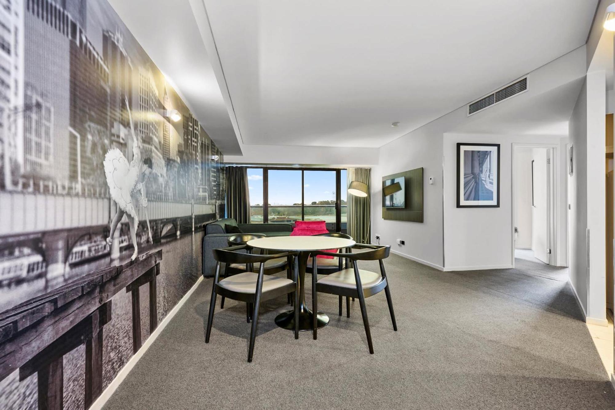 Southbank Retreat With Car Park Gym Pool & Hot Tub * Melbourne