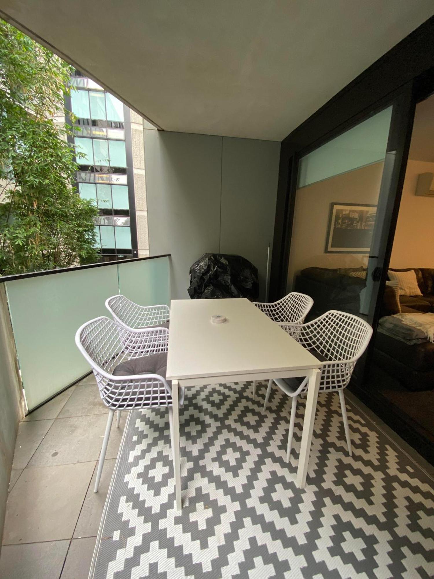 Modern Quiet 1 & 2 Bed Opposite Park *