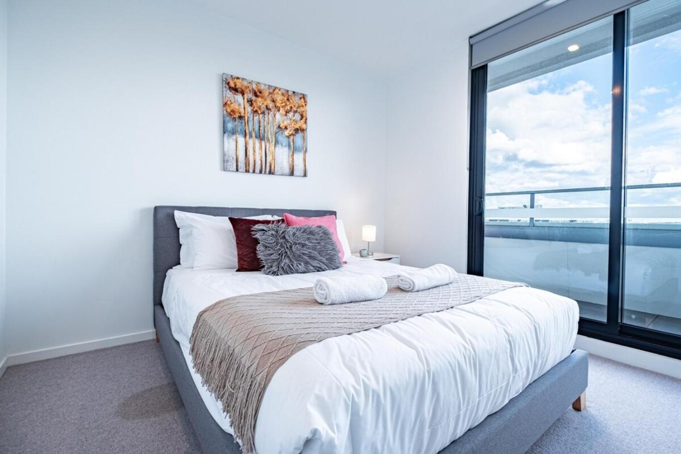 3br2ba In Footscarypoolcar Parkwifi Apartment Melbourne