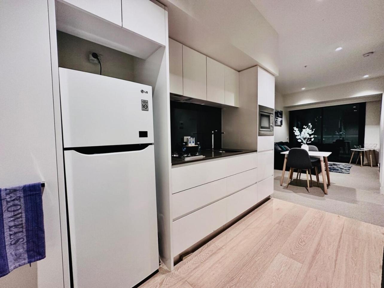 The Williams 2br Apt Pool Gymwifi Balcony * Melbourne