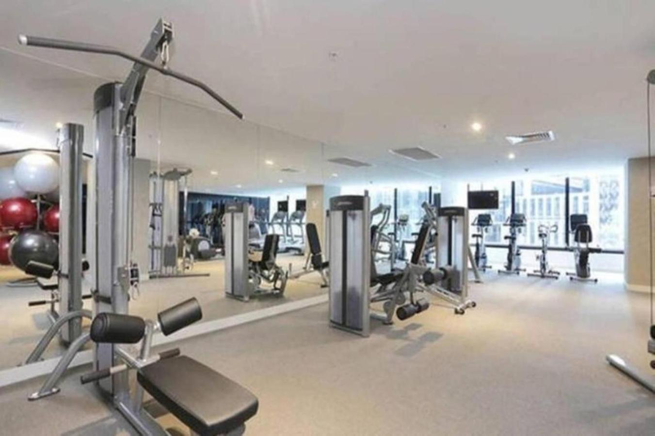 Apartment The Williams 2br Apt Pool Gymwifi Balcony Melbourne