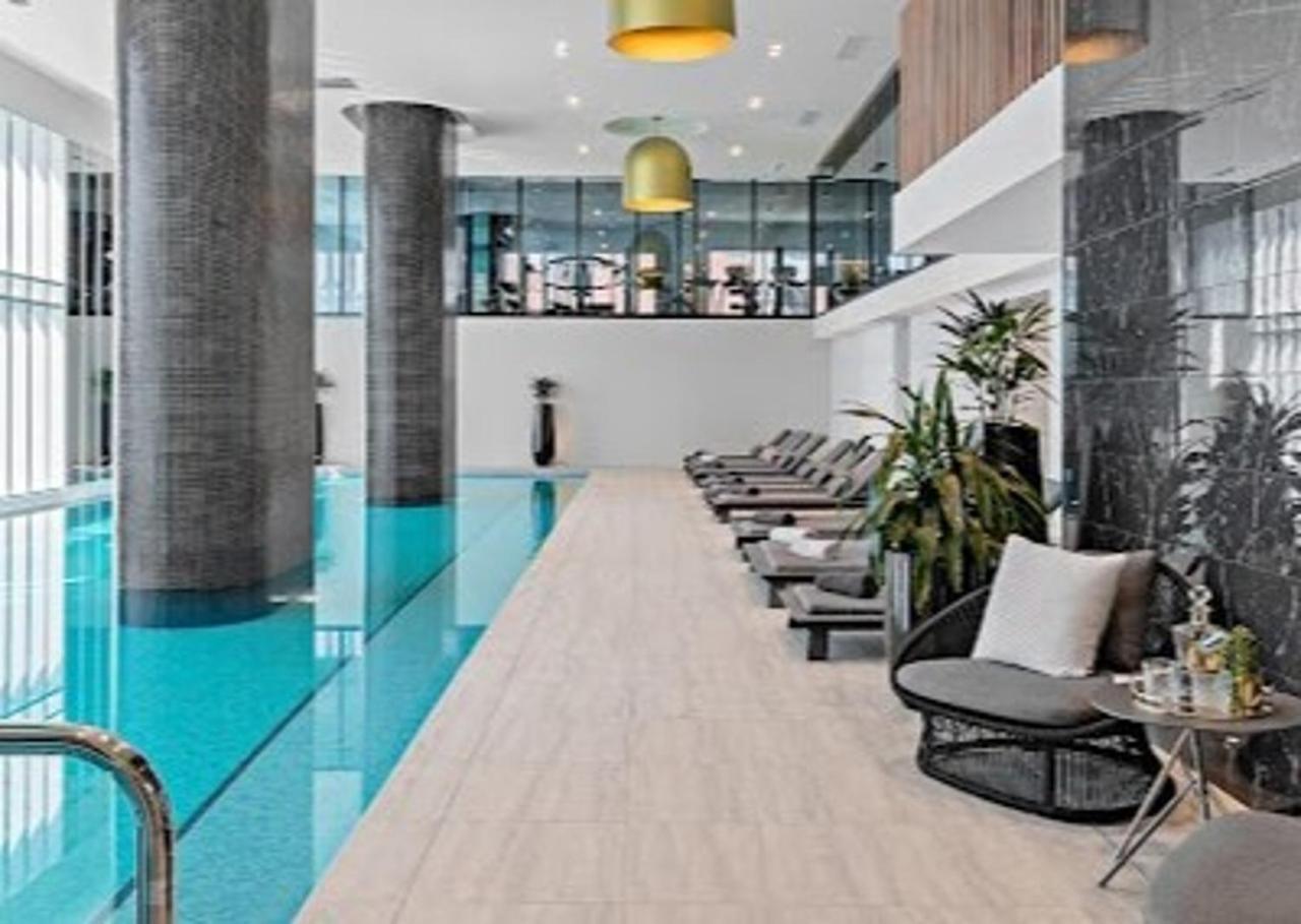Apartment Batman 2br2ba Overlooking Stadium Pool Gym Park *