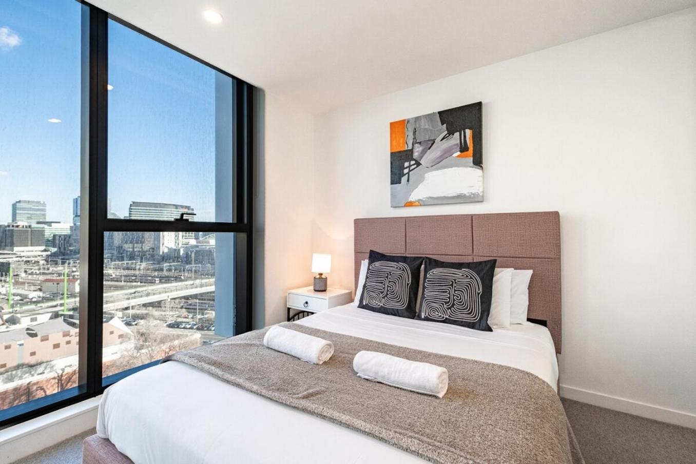 Batman 2br2ba Overlooking Stadium Pool Gym Park
