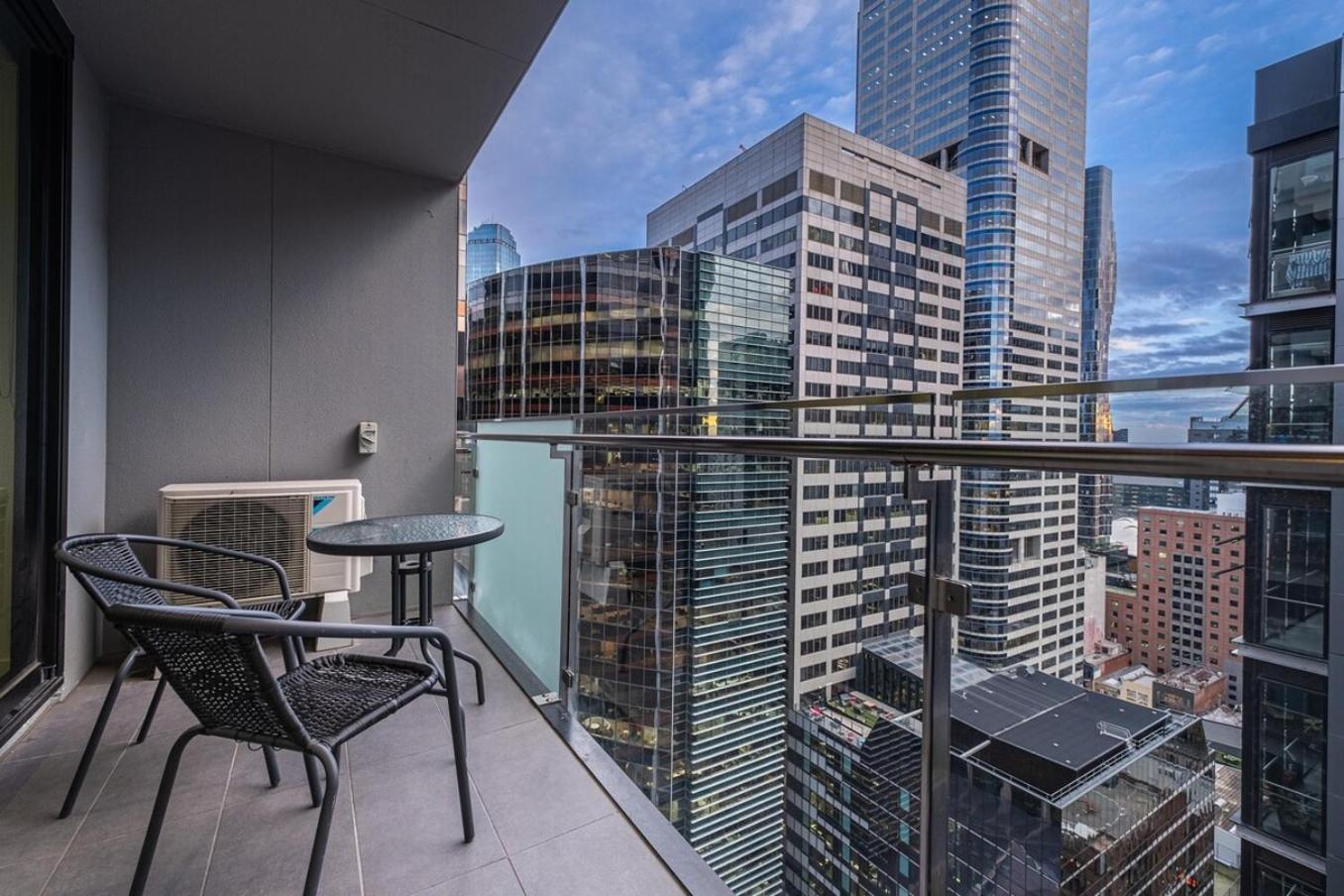 The Williams 2br Apt Pool Gymwifi Balcony * Melbourne