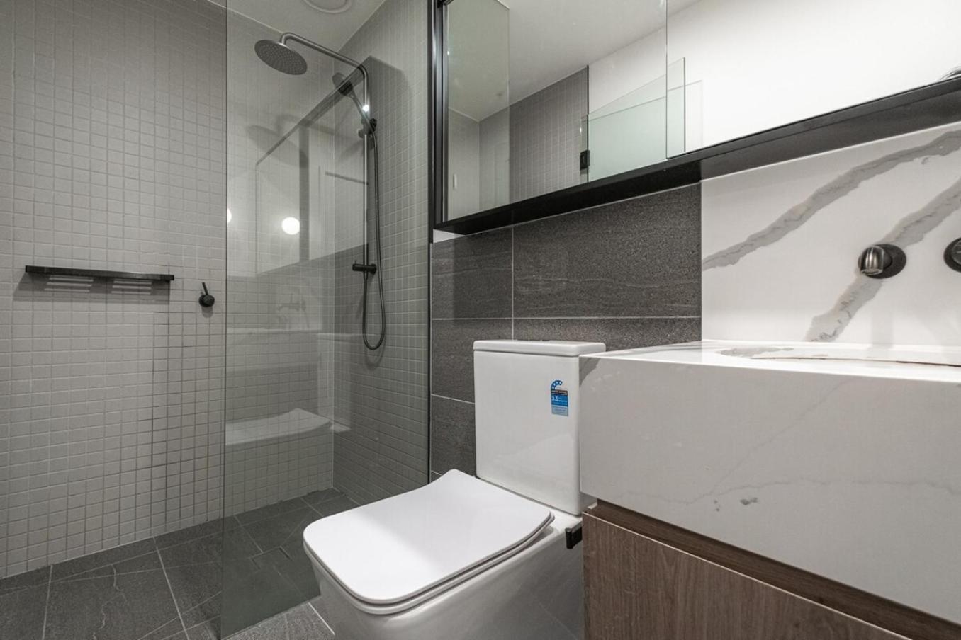 Apartment Batman 2br2ba Overlooking Stadium Pool Gym Park Melbourne