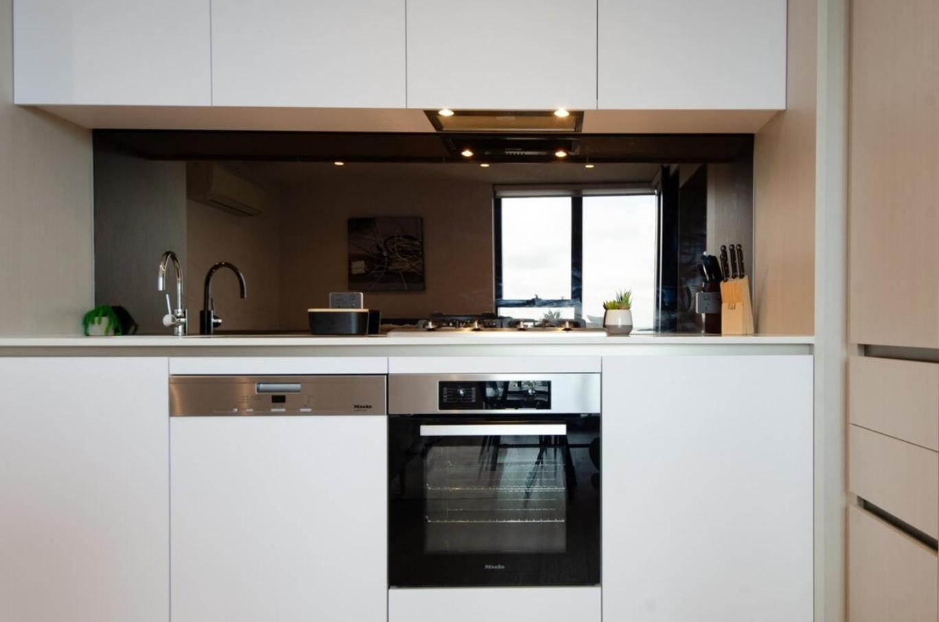 Unbeatable View 2br1ba Mq Balcony Poolgymgarde Melbourne